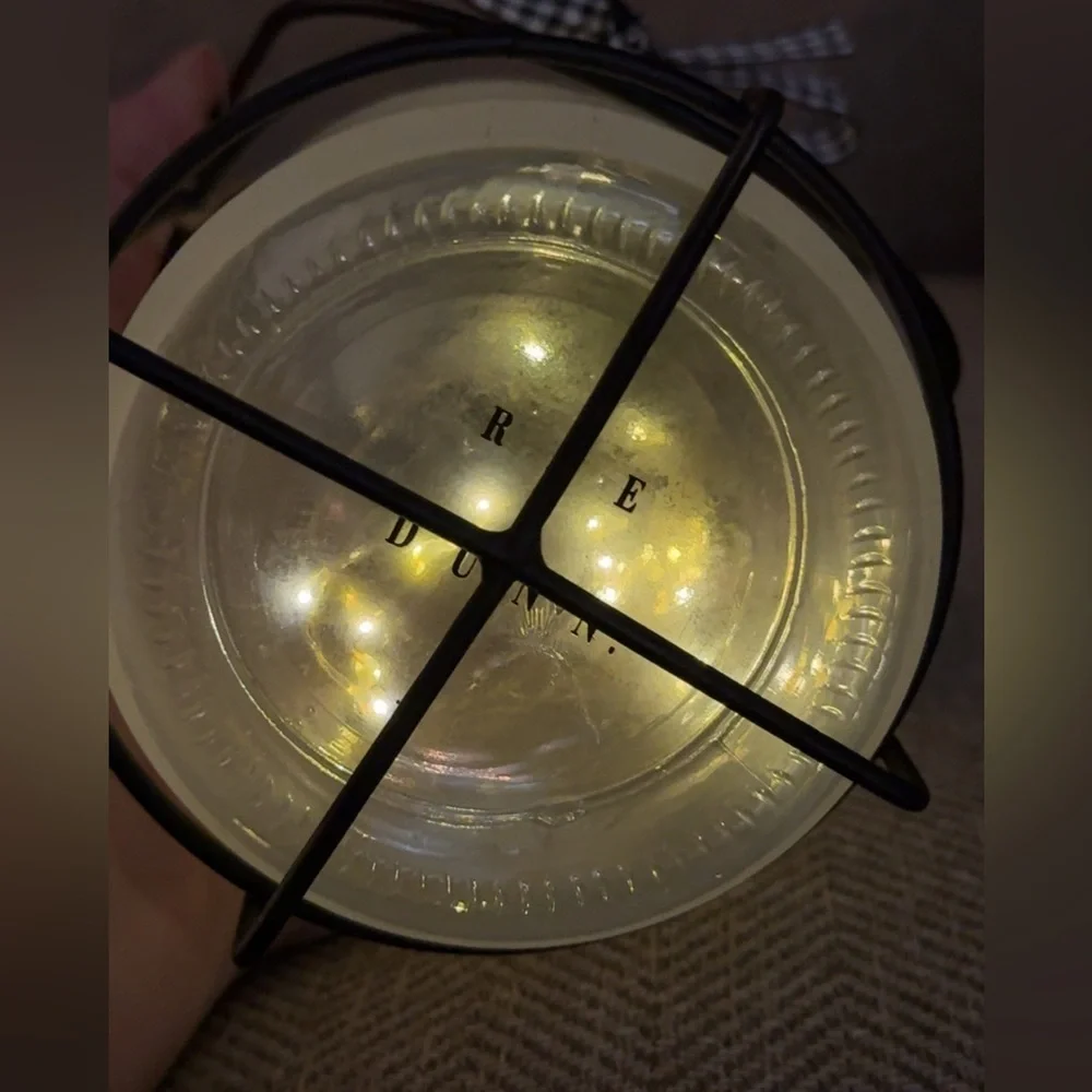 RAE DUNN MASON JAR IN CARRIER LIGHTED 